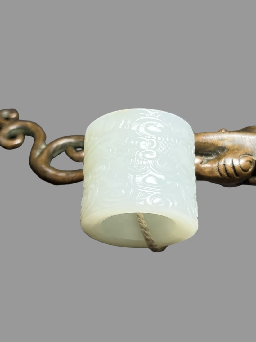 A Exquisite Hotan Jade Dragon Pattern Thumb Ring - 3