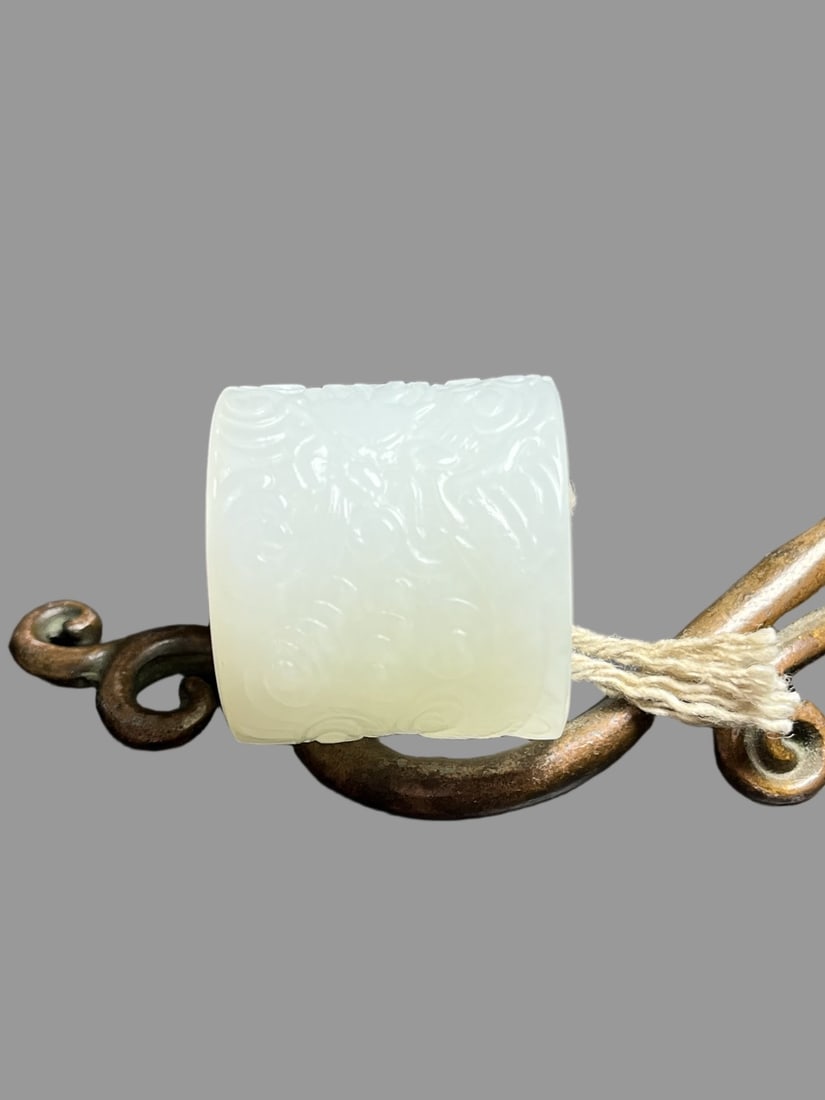 A Exquisite Hotan Jade Dragon Pattern Thumb Ring - 5