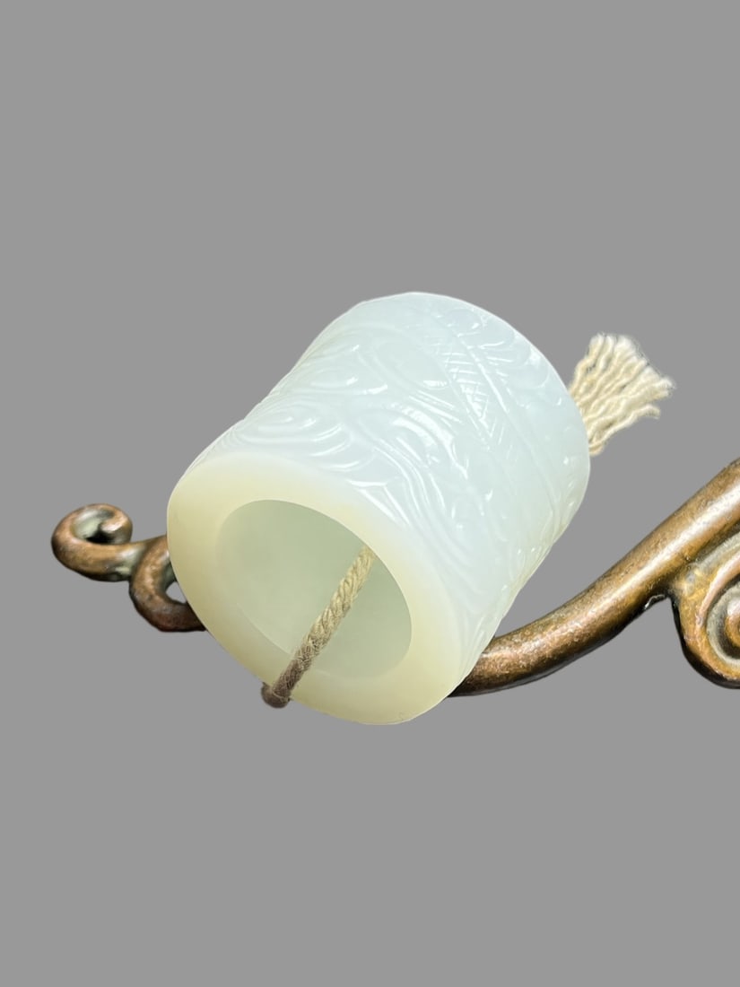 A Exquisite Hotan Jade Dragon Pattern Thumb Ring - 7