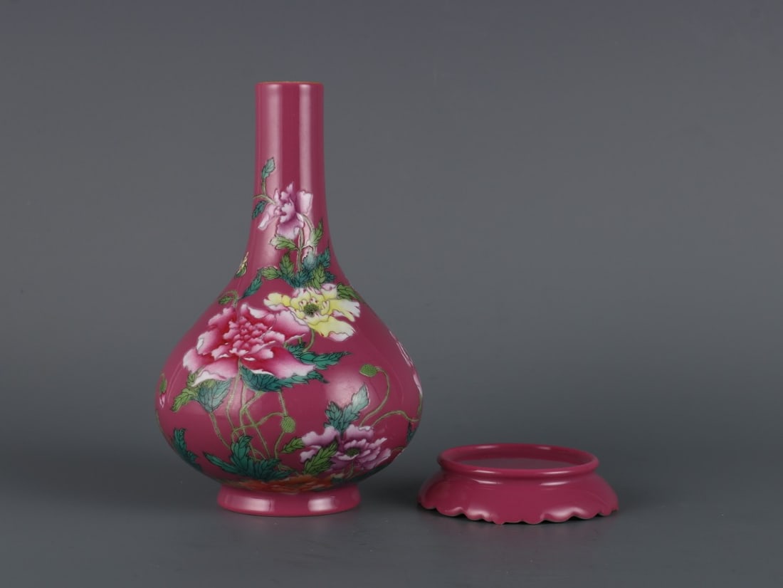 A Exquisite Ruby Red-Glazed Ground Famille-Rose Flower Pattern Vase - 6