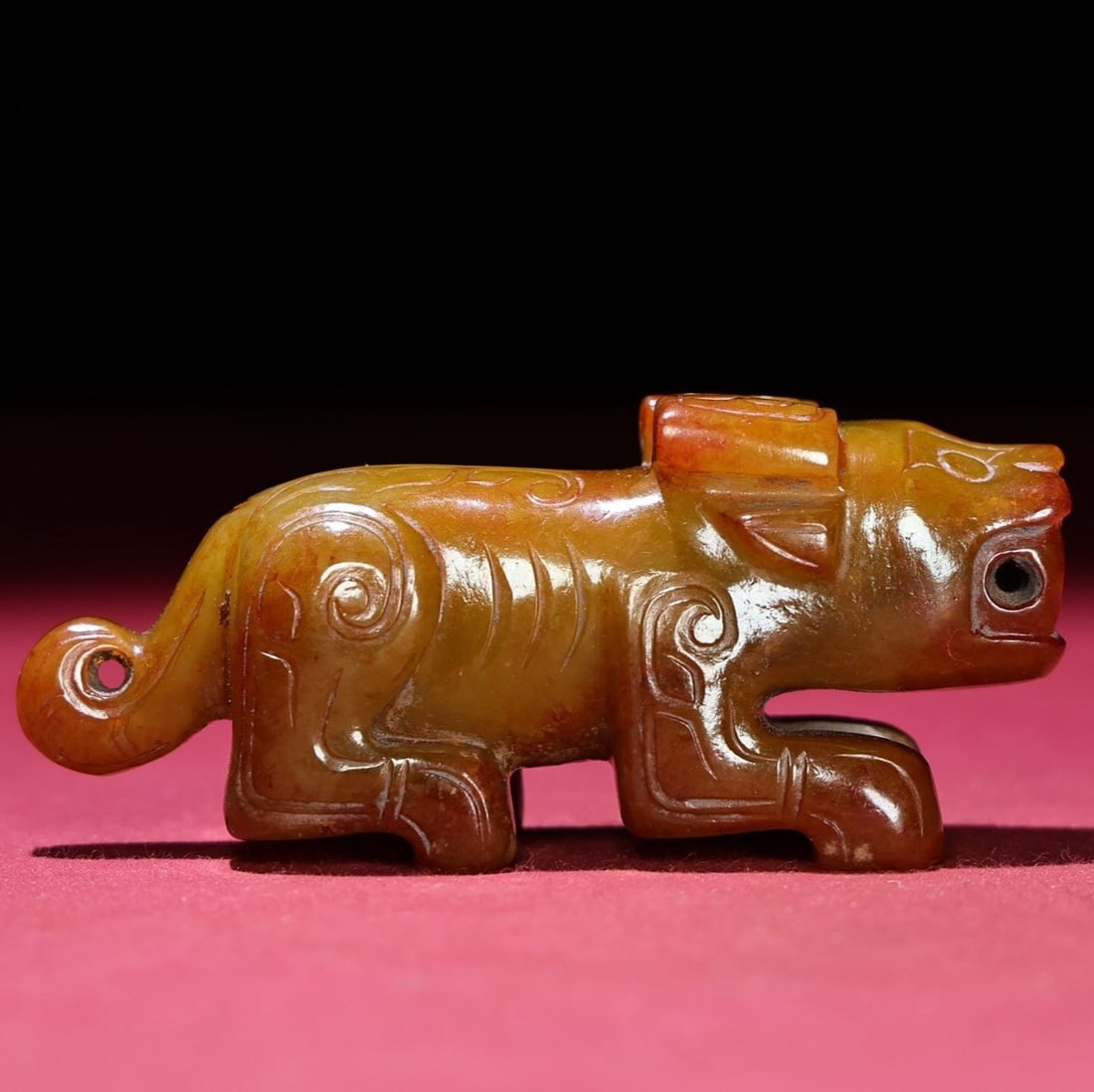 A Exquisite Hetian Jade Tiger Ornament: A Exquisite Hetian Jade Tiger Ornament,Han Dynasty, China,Size:3.3inx1.4inx1.1in,Weight:120g 和田玉虎摆件,中国汉代