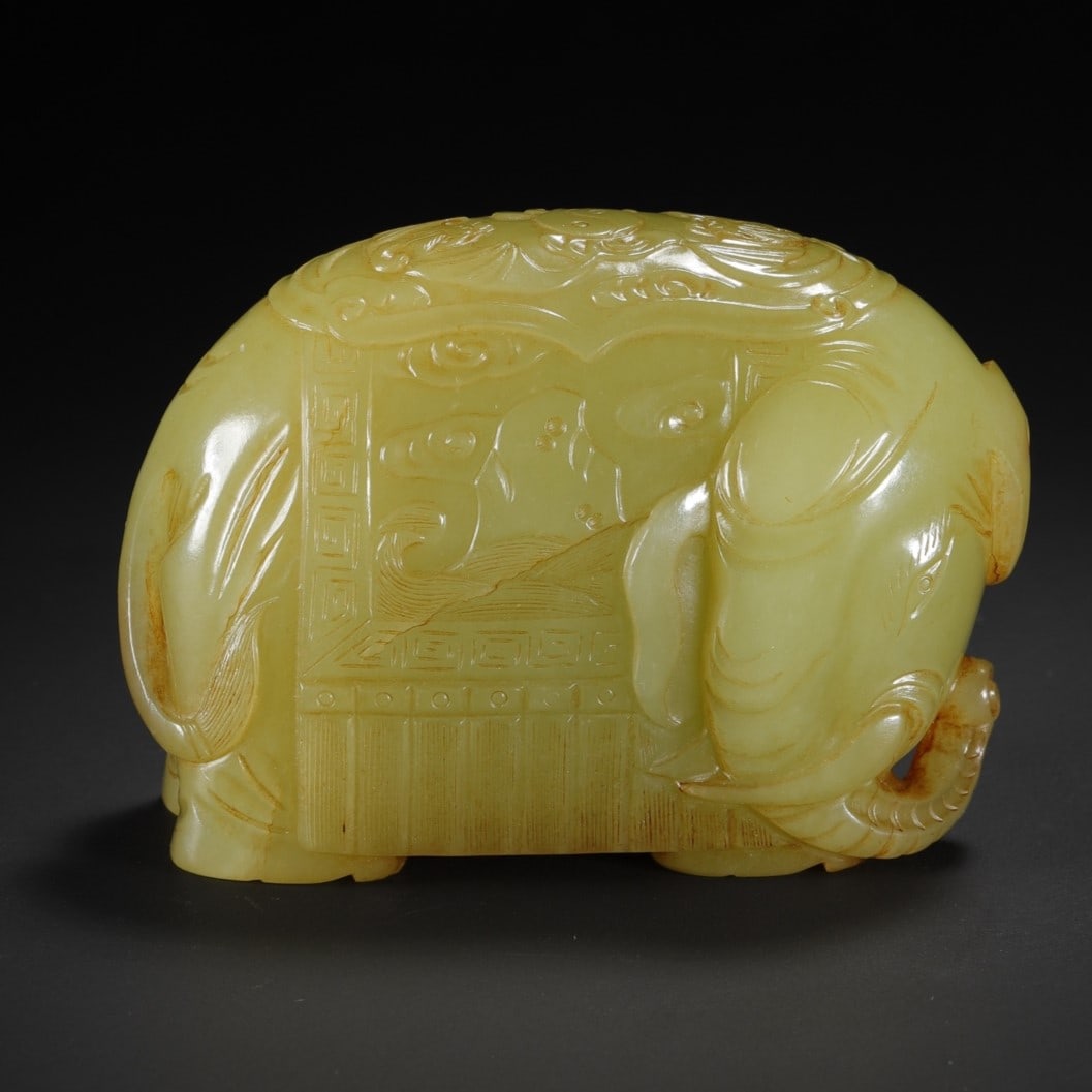 A Exquisite Hotan Yellow Jade Elephant Ornament: A Exquisite Hotan Yellow Jade Elephant Ornament,Qing Dynasty, China,Size:3.3inx1.5inx2.3in,Weight:345.5g 和田黄玉象摆件,中国清代