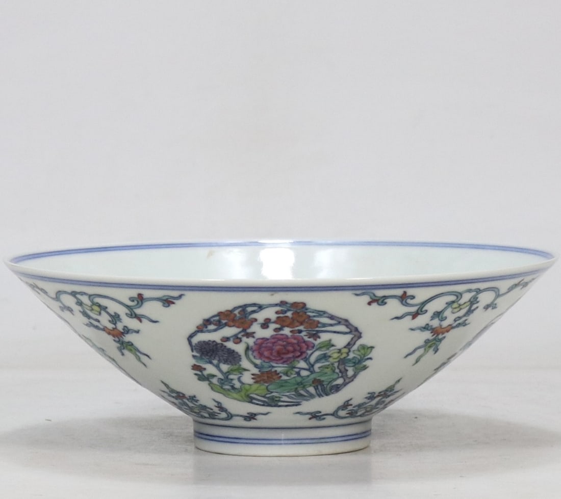 A Exquisite Doucai Flower Pattern Bowl: A Exquisite Doucai Flower Pattern Bowl,Qing Dynasty, China,Yongzheng Six-character Mark,Size:2.8inx7.9in 斗彩花卉纹碗,中国清代,雍Ē