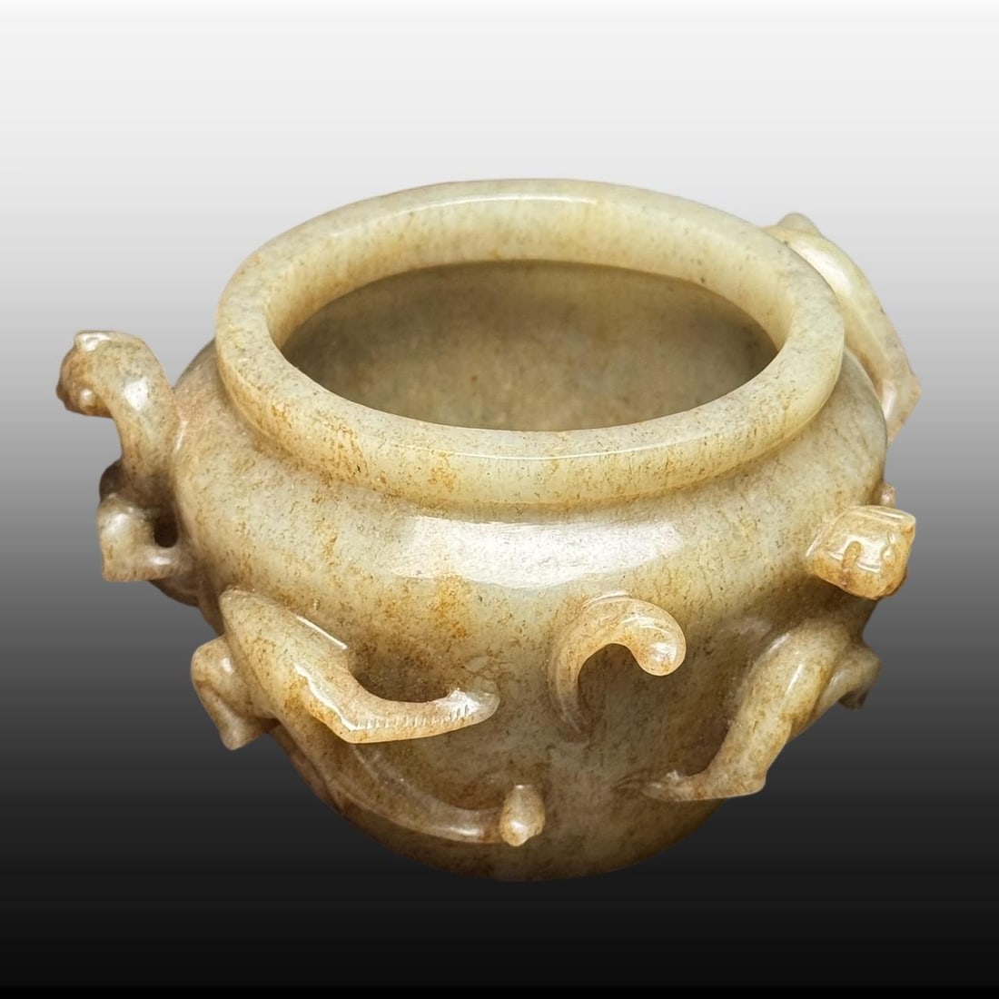 A Exquisite Hotan Jade Dragon Pattern Water Pot: A Exquisite Hotan Jade Dragon Pattern Water Pot,Han Dynasty, China,Size:3.8inx3.7inx2.4in,Weight:300g 和田玉龙纹水盂,中国汉代