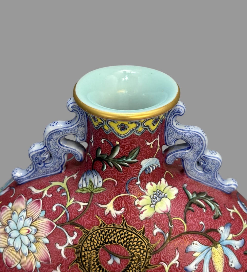 A Exquisite Ruby Red-Glazed Ground Painted Gold Dragon Pattern Vase - 2