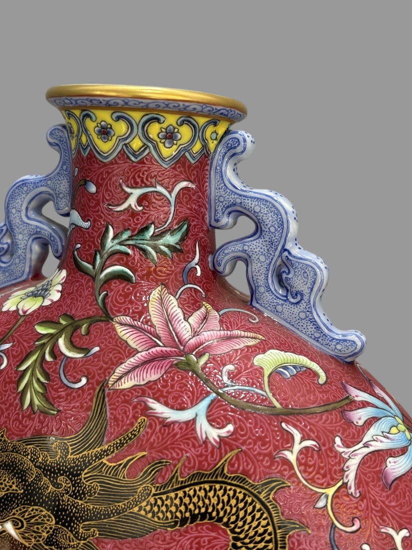 A Exquisite Ruby Red-Glazed Ground Painted Gold Dragon Pattern Vase - 3