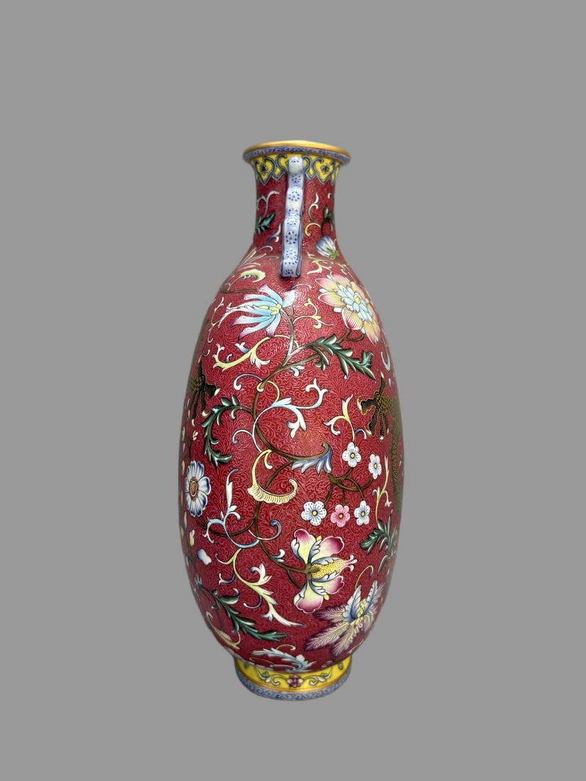 A Exquisite Ruby Red-Glazed Ground Painted Gold Dragon Pattern Vase - 8