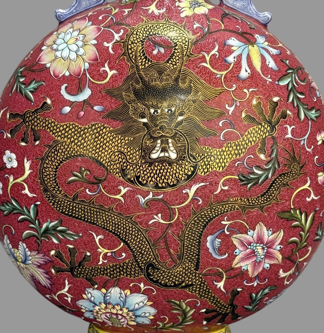 A Exquisite Ruby Red-Glazed Ground Painted Gold Dragon Pattern Vase - 9