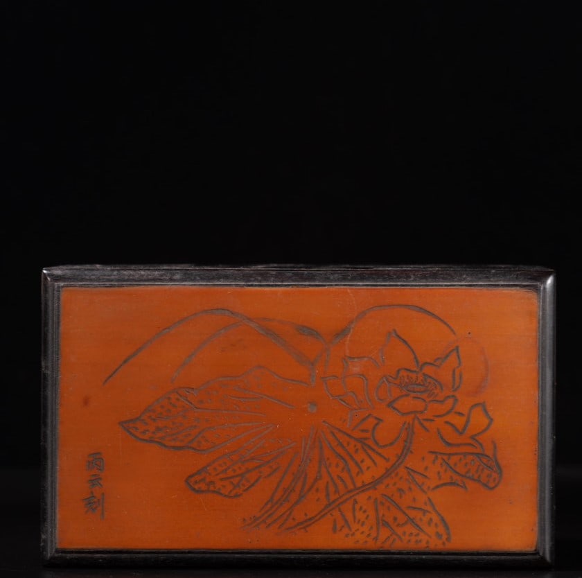 A Exquisite Sandalwood Lotus Leaf Pattern Box: A Exquisite Sandalwood Lotus Leaf Pattern Box,Ming Dynasty, China,Size:5.9inx3.3inx2.2in,Weight:480g 檀木荷叶纹盒,中国明代