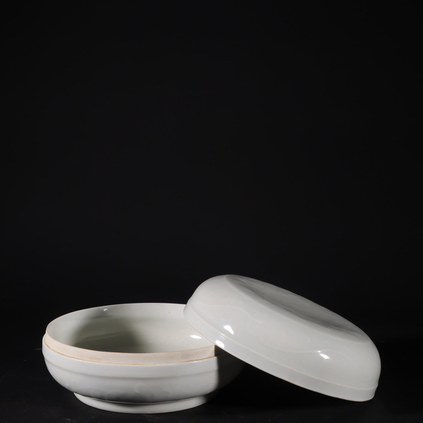 A Exquisite Sweet white glaze Flower Pattern Box - 2