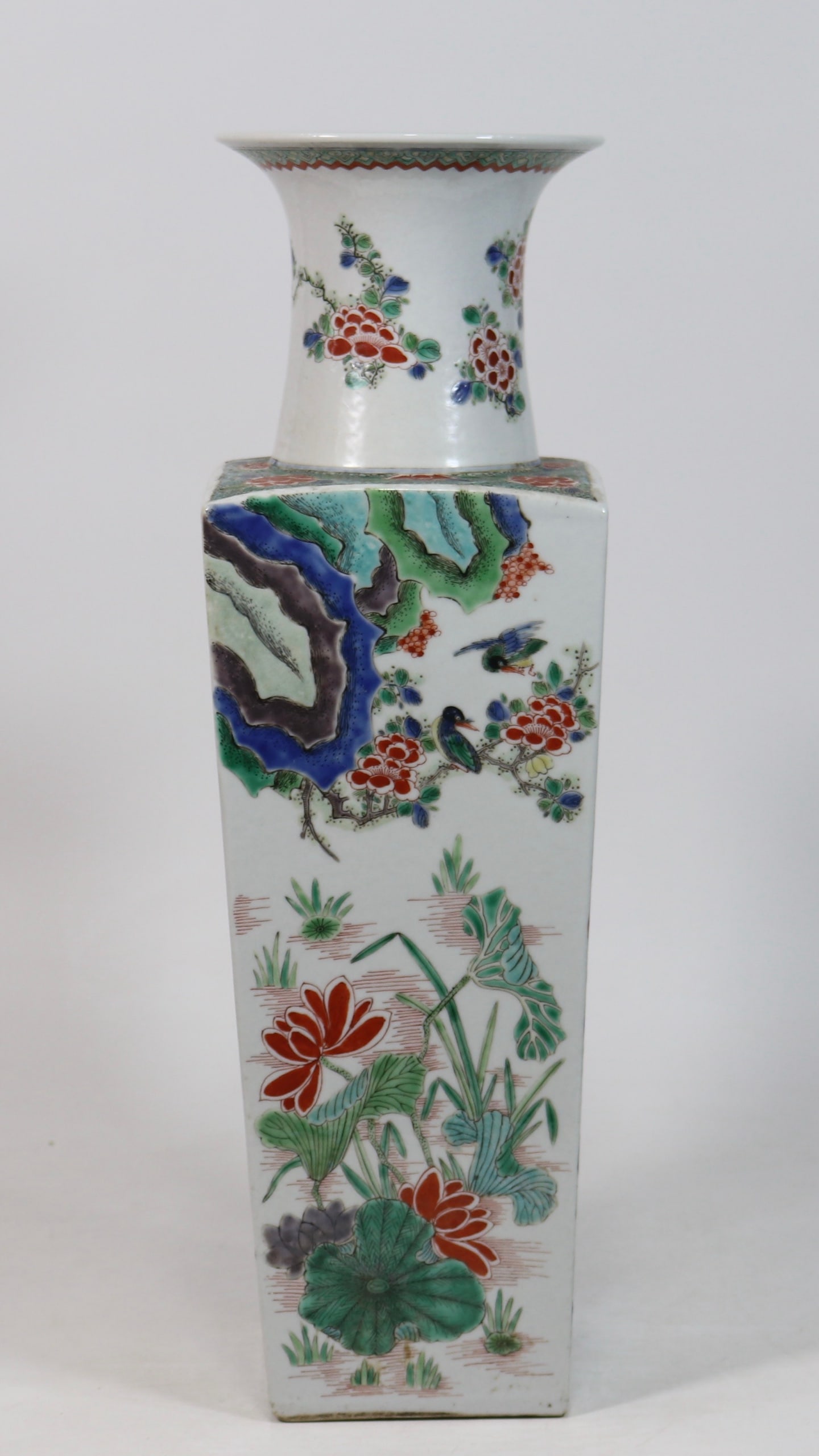 A Exquisite Wucai Flower Pattern Vase - 2
