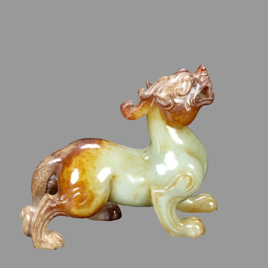 A Exquisite Hotan Jade Kylin Ornament: A Exquisite Hotan Jade Kylin Ornament,Hang Dynasty, China,Size:3.9inx1.4inx3.1in,Weight:200g 和田玉麒麟摆件,中国汉代