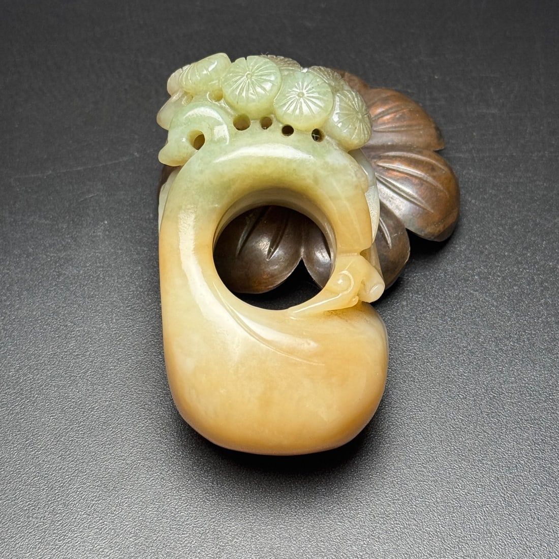 A Exquisite Hotan Jade Crane Pattern Thumb Ring: A Exquisite Hotan Jade Crane Pattern Thumb Ring,Qing Dynasty, China,Size:2.9inx1.6inx1.3in,Weight:131g 和田玉鹤纹扳指,中国清代
