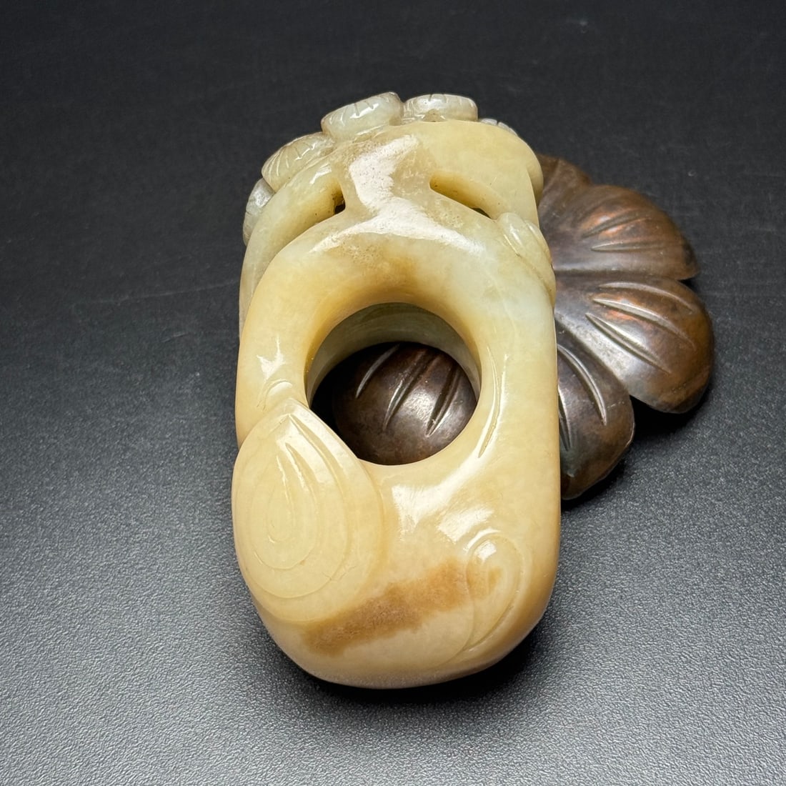 A Exquisite Hotan Jade Crane Pattern Thumb Ring - 2