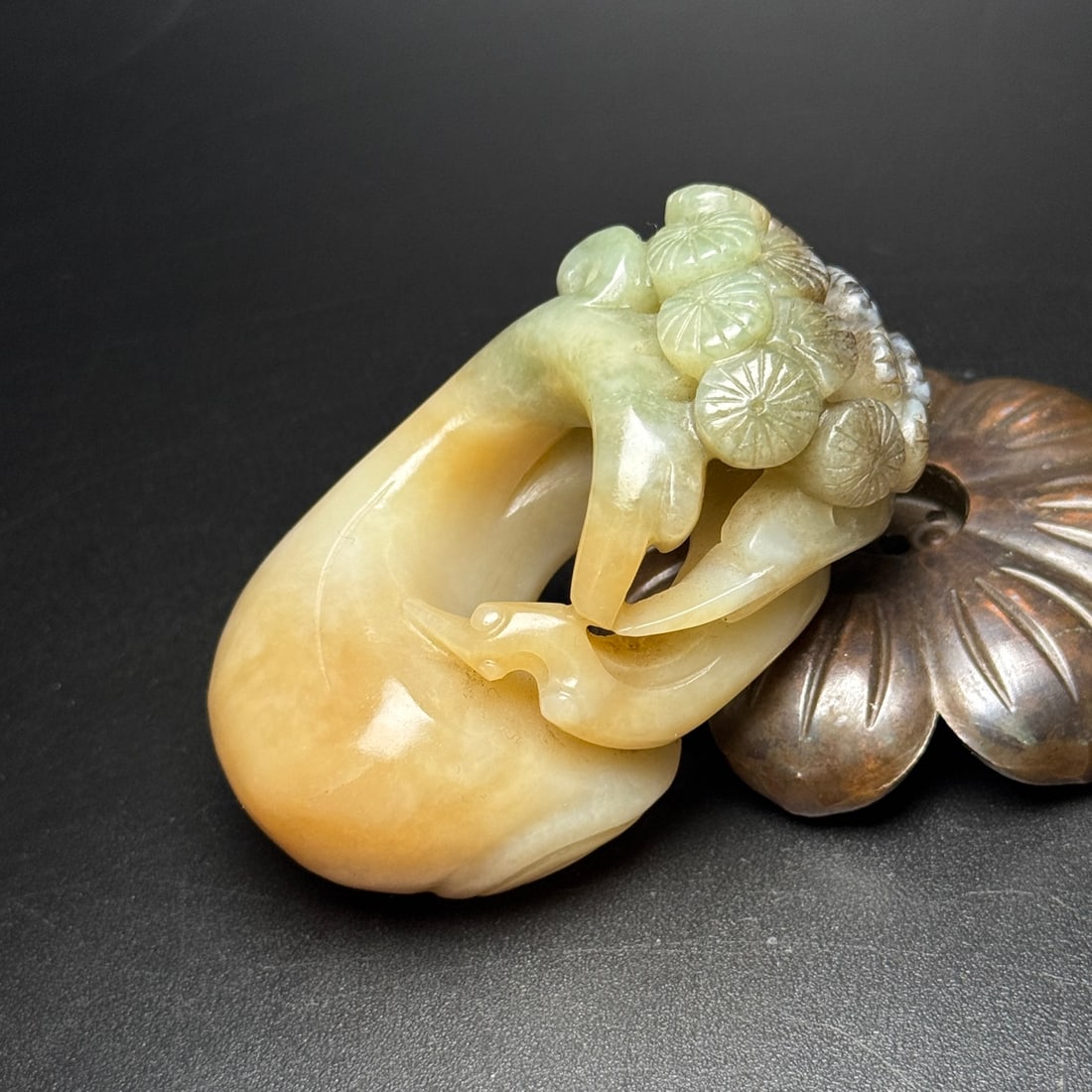 A Exquisite Hotan Jade Crane Pattern Thumb Ring - 3