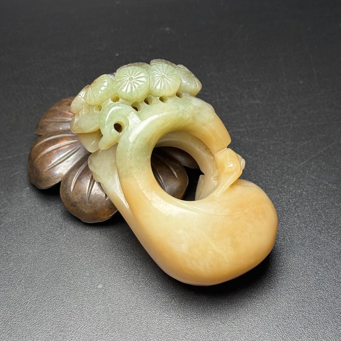 A Exquisite Hotan Jade Crane Pattern Thumb Ring - 7