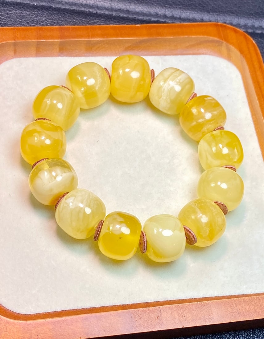 A Exquisite Amber Bracelets - 2