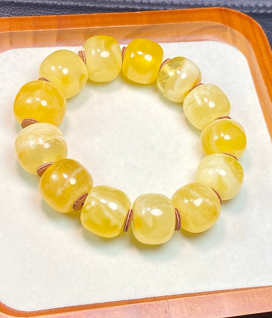 A Exquisite Amber Bracelets - 3