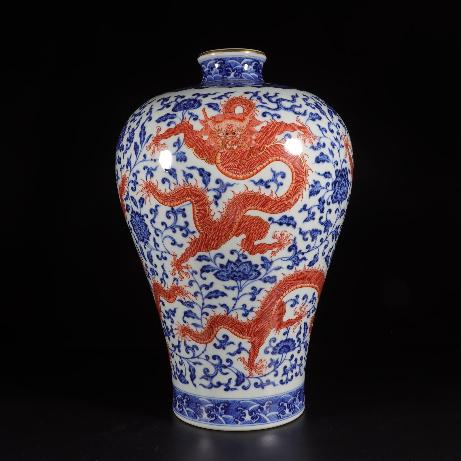 A Exquisite Iron-Red Lotus Dragon Pattern Vase: A Exquisite Iron-Red Lotus Dragon Pattern Vase,Qing Dynasty, China,Qianlong Six-character Mark,Size:14.4inx9.4in 矾红缠枝莲龙纹瓶,中国଀