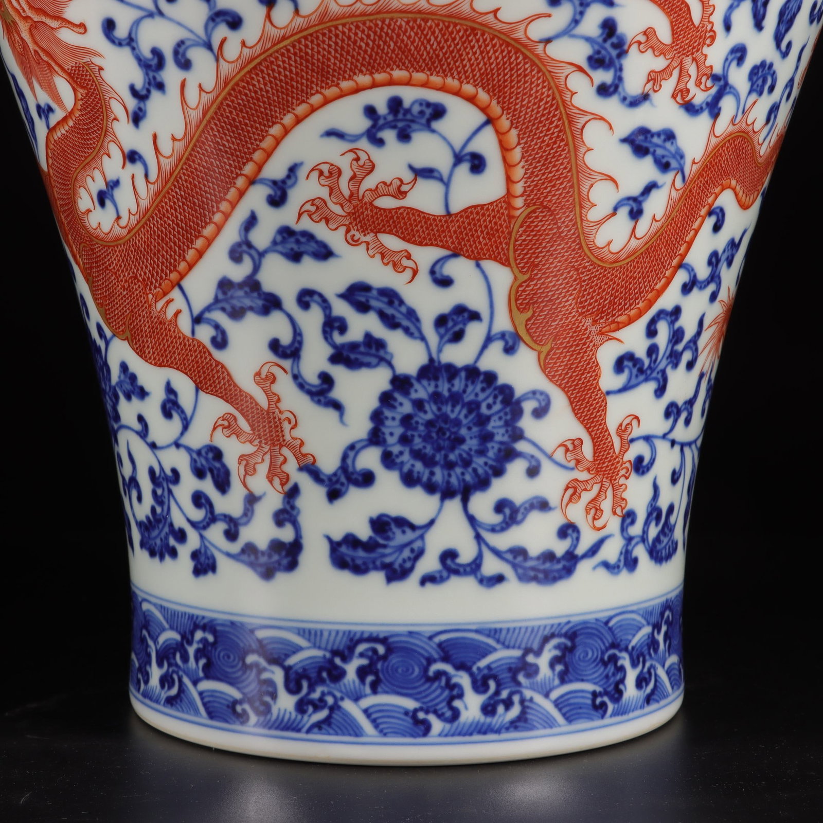A Exquisite Iron-Red Lotus Dragon Pattern Vase - 6