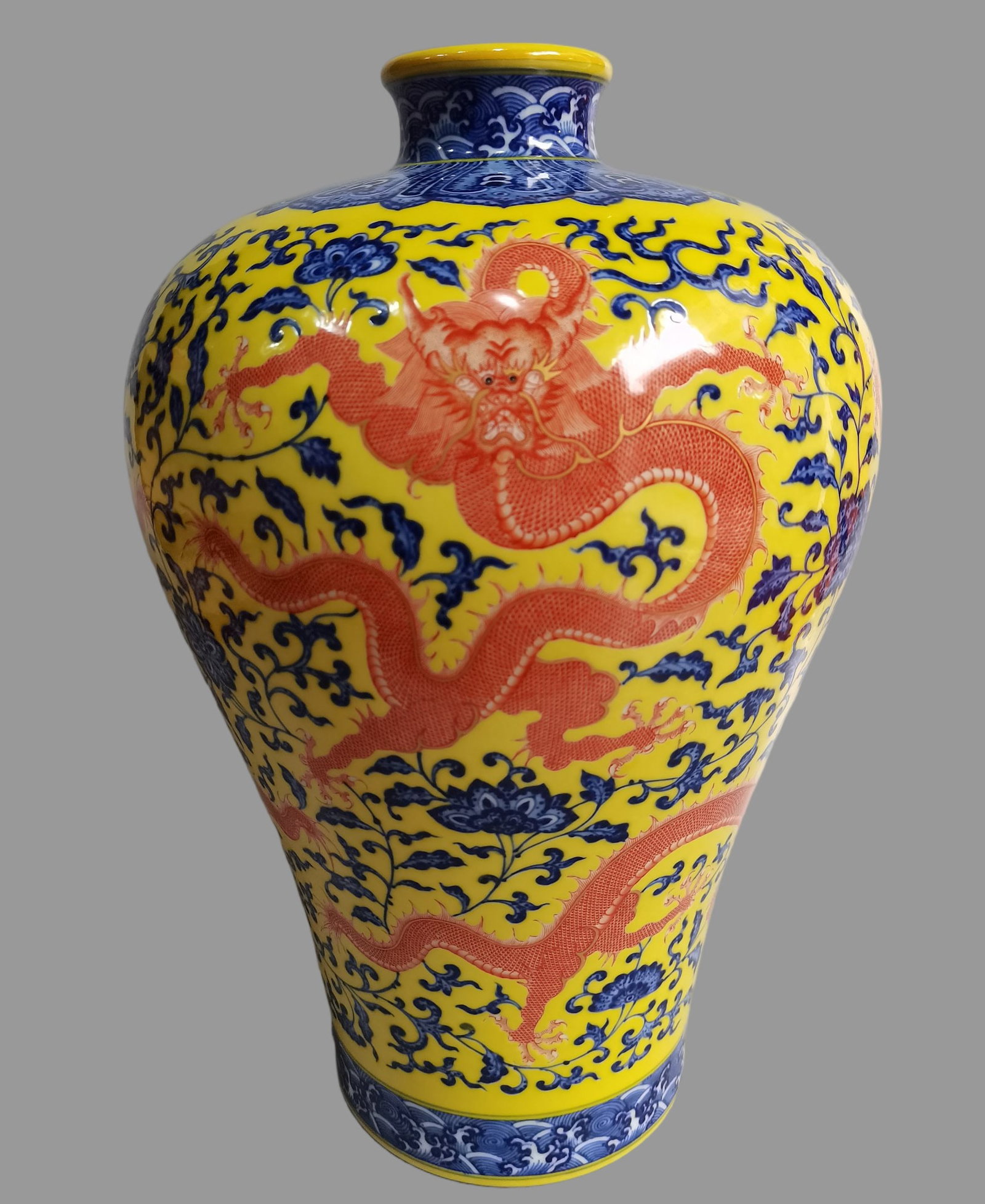 A Exquisite Lemon Yellow Glazed Iron-Red Dragon Pattern Vase: A Exquisite Lemon Yellow Glazed Iron-Red Dragon Pattern Vase,Qing Dynasty, China,Qianlong Six-character Mark,Size:14.4inx9.6in 柠檬黄釉矾红龙纹瓶,