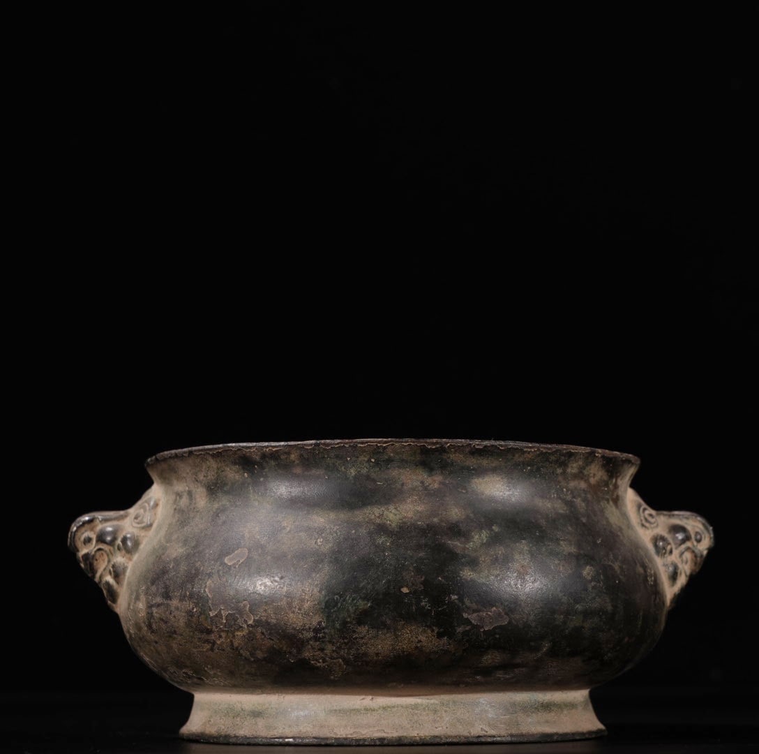 A Exquisite Coppery Animal head Censer: A Exquisite Coppery Animal head Censer,Ming Dynasty, China,Xuande Six-character Mark,Size:2.6inx4.9in,Weight:790g