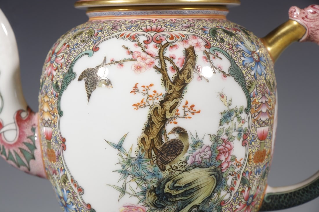 A Exquisite Enamel Flower and Bird Pattern Ewer - 4