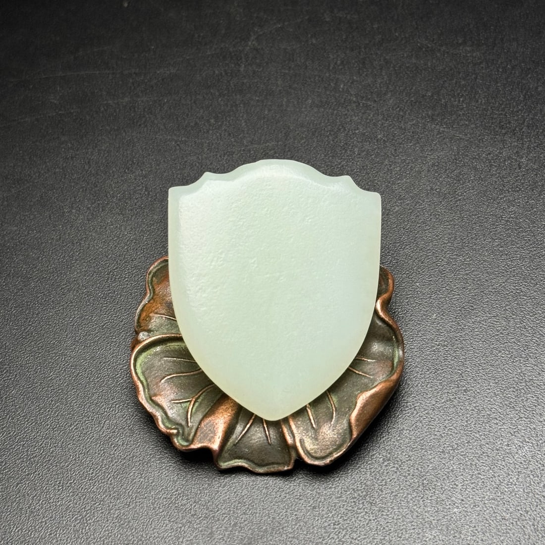 A Exquisite Hotan Jade Pendant: A Exquisite Hotan Jade Pendant,Qing Dynasty, China,Size:1.5inx1.8inx0.2in,Weight:19g 和田玉玉佩,中国清代