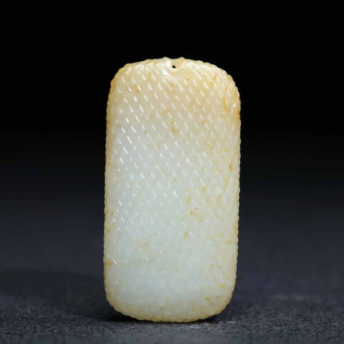 A Exquisite Hotan Jade Brand: A Exquisite Hotan Jade Brand,Qing Dynasty, China,Size:2.4inx1.2inx0.4in ,Weight:43g 和田玉牌,中国清代