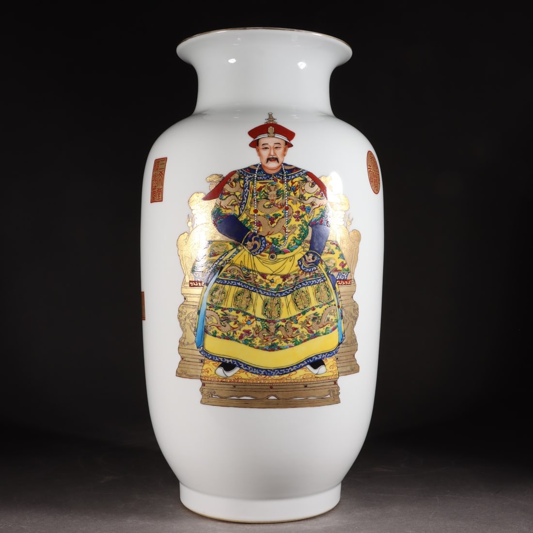 Famille-Rose Gilt Figures Pattern Vase: Famille-Rose Gilt Figures Pattern Vase,Qing Dynasty, China,Yongzheng Four-character Mark,Size:16.5inx6.3inx5.7in 粉彩鎏金人物纹瓶,中国଀