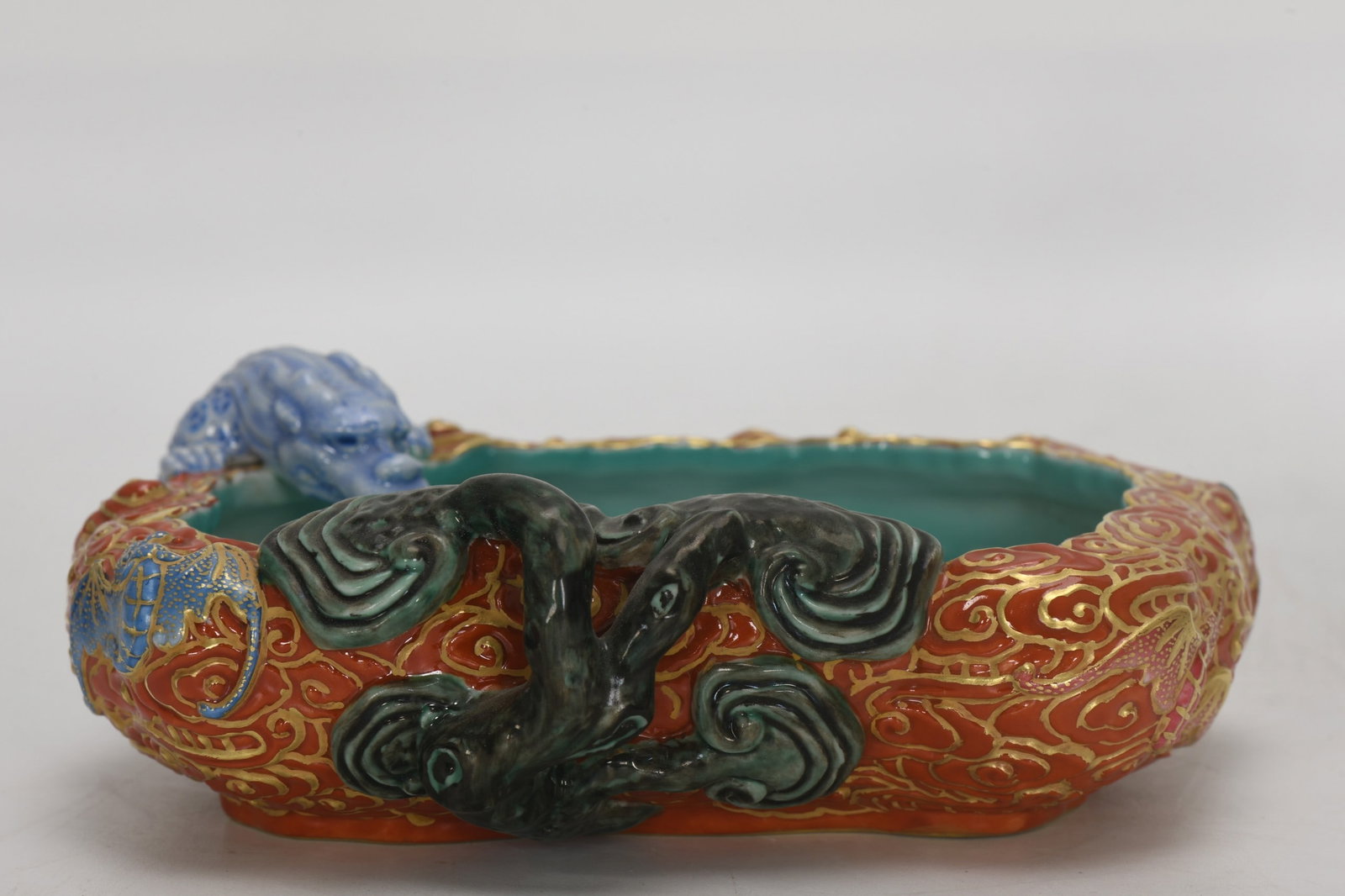 A Exquisite Enamel Painted Gold Bats Pattern Brush Washer: A Exquisite Enamel Painted Gold Bats Pattern Brush Washer,Qing Dynasty, China,Qianlong Six-character Mark,Size:2inx3.9inx5.3inx3.9in 珐琅彩描金蝙蝠纹