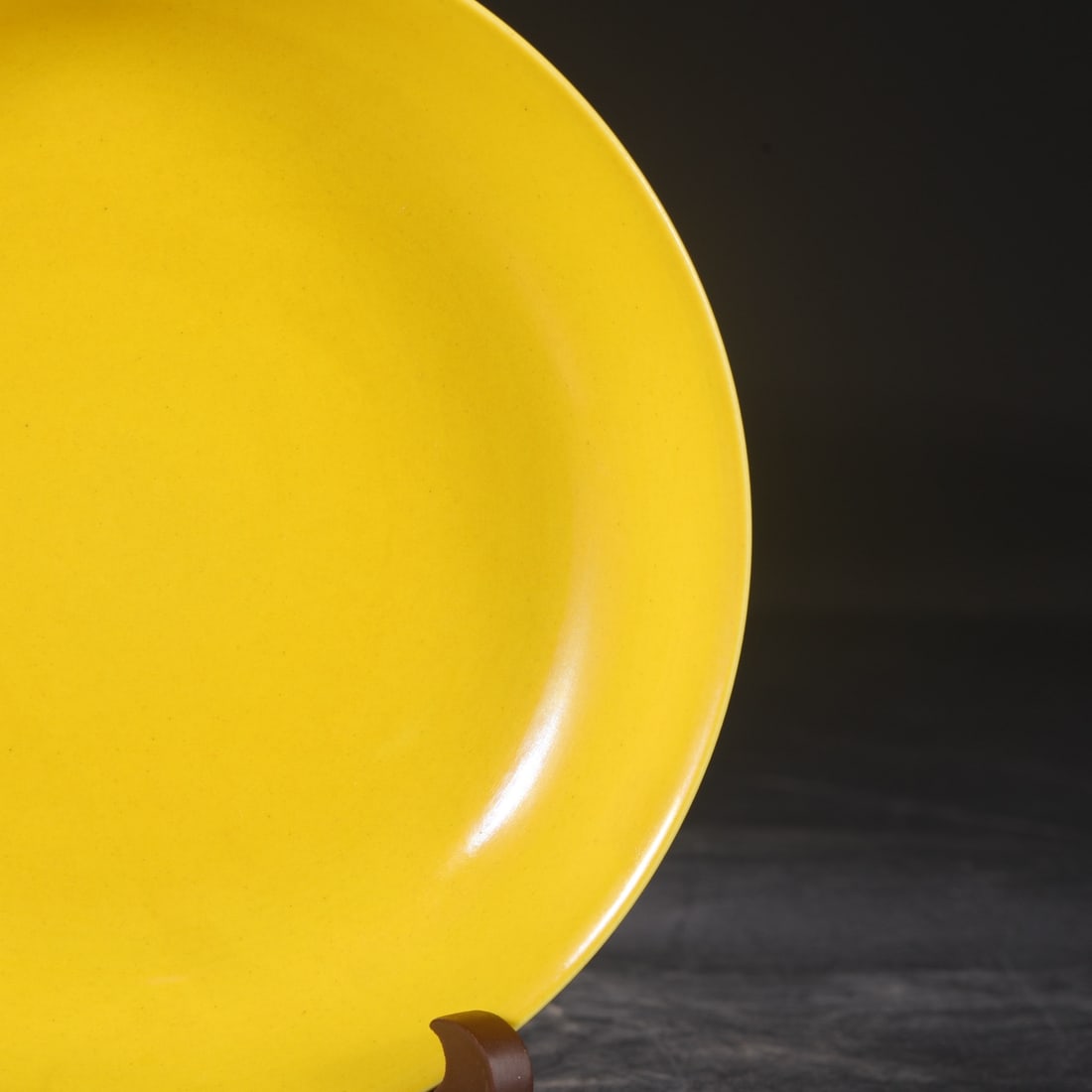 A Exquisite Yellow Glazed Plate - 4