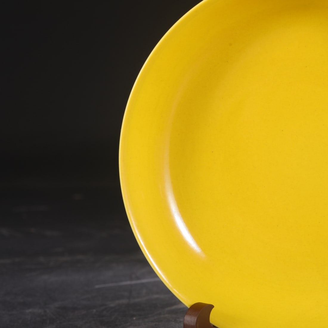 A Exquisite Yellow Glazed Plate - 5