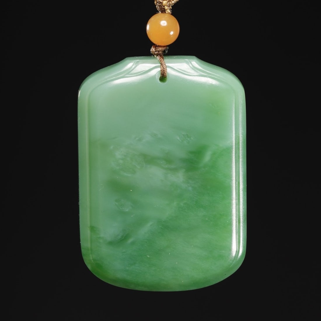 A Exquisite Hotan Jasper Brand: A Exquisite Hotan Jasper Brand,Qing Dynasty, China,Size:1.7inx1.2inx0.4in,Weight:35.5g 和田碧玉牌,中国清代