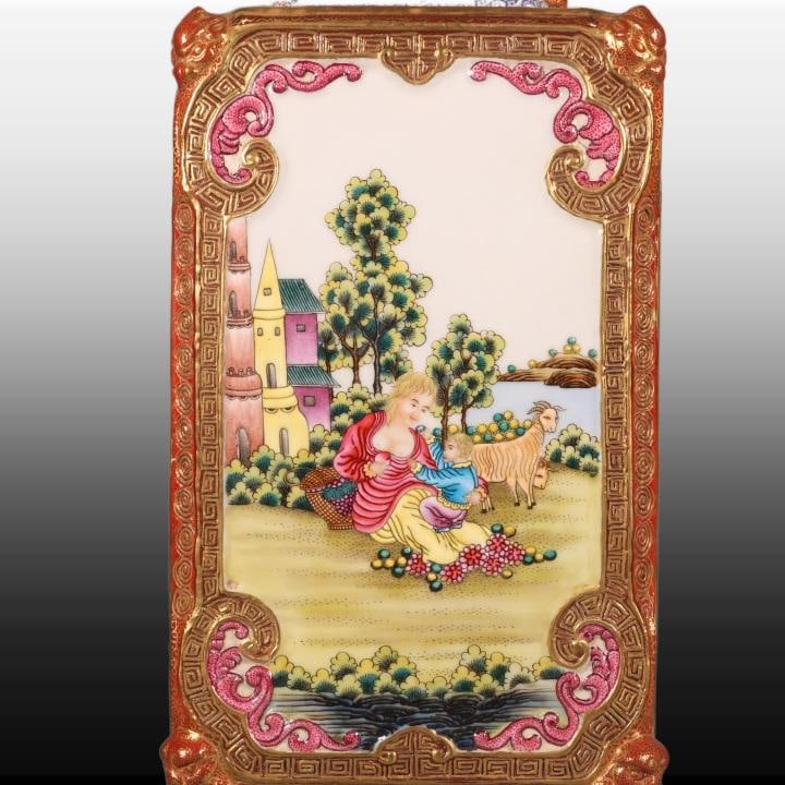 A Exquisite Enamel Gold Ground Figures Pattern Lantern - 3