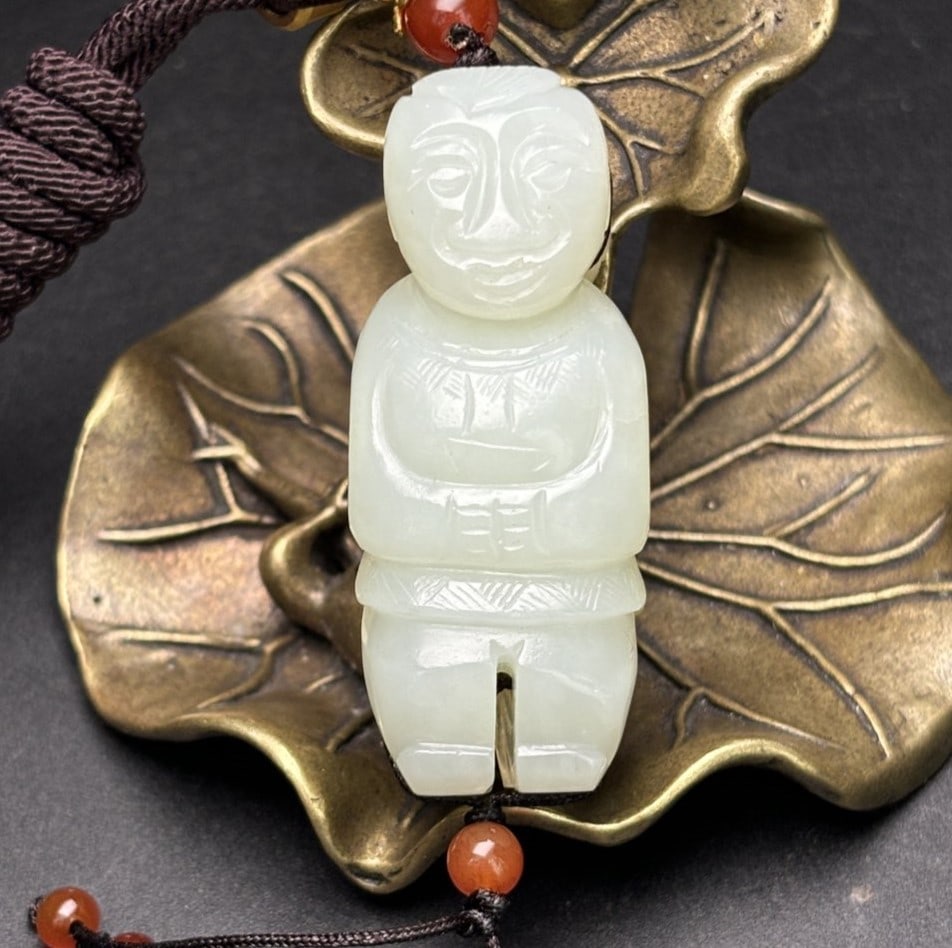 A Exquisite Hotan Jade Human-shaped Ornament: A Exquisite Hotan Jade Human-shaped Ornament,Qing Dynasty, China,Size:1.9inx0.8inx0.7in,Weight:38g 和田玉人形摆件,中国清代