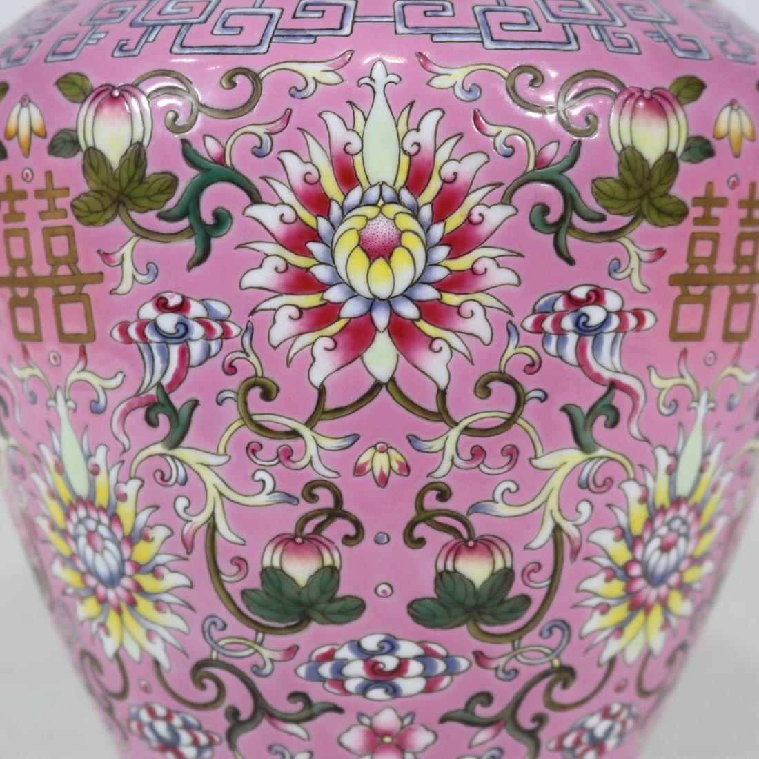 A Exquisite Ruby Red Glazed Painted Gold Lotus Pattern Vase - 7
