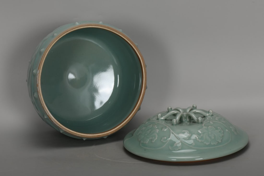 A Exquisite Pea Green Glaze Flower Pattern Jar - 3