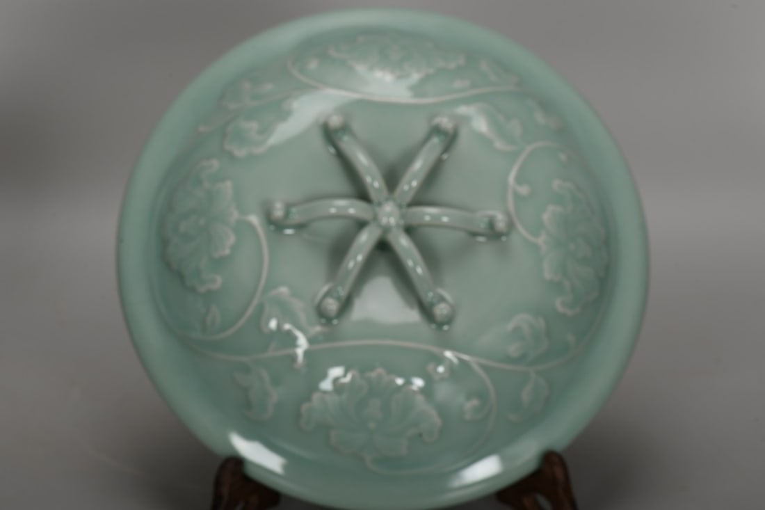 A Exquisite Pea Green Glaze Flower Pattern Jar - 7