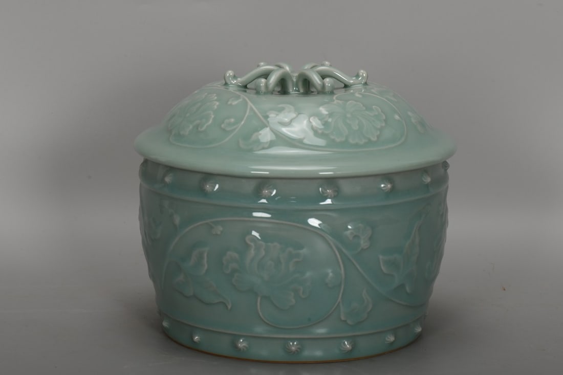 A Exquisite Pea Green Glaze Flower Pattern Jar - 8
