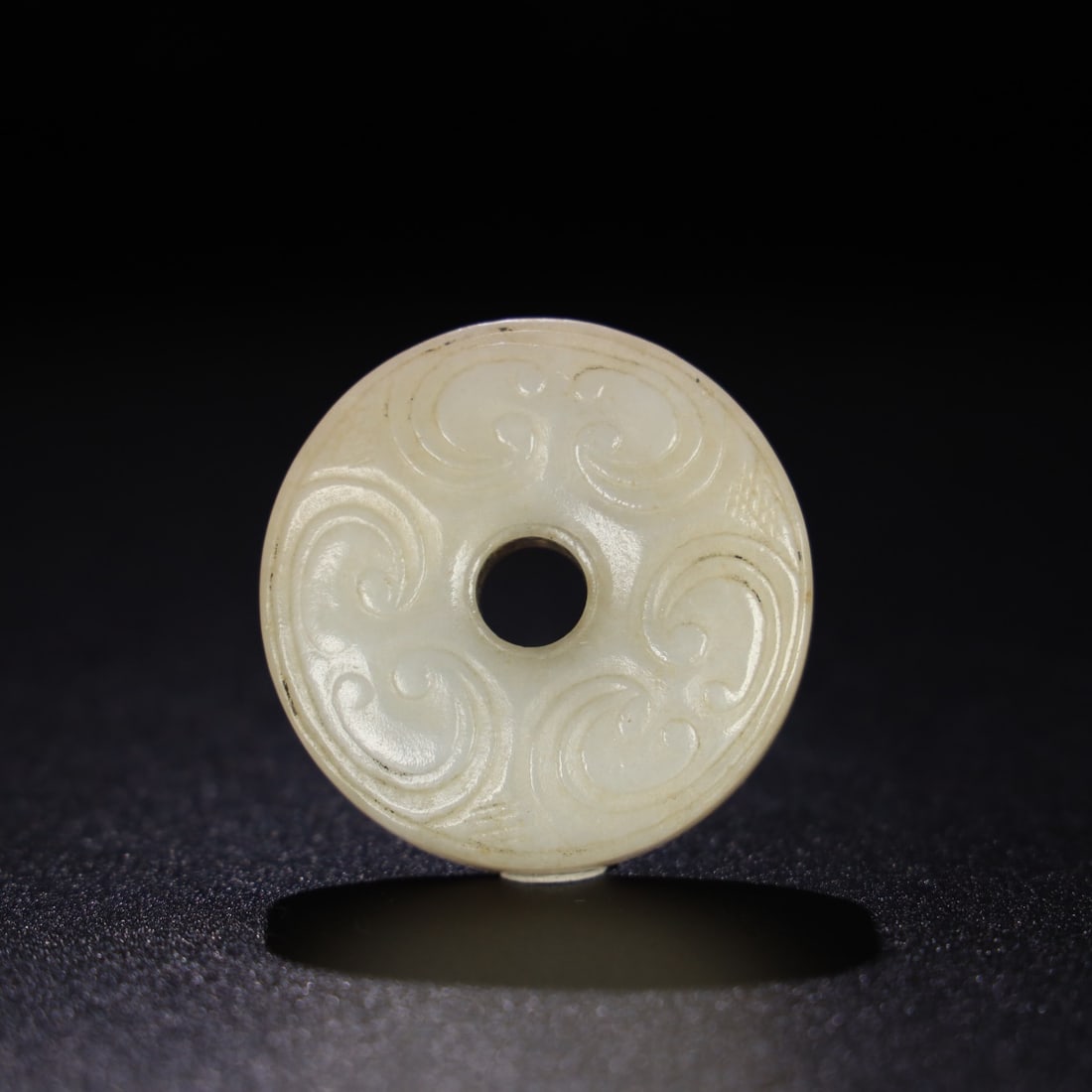 A Exquisite Hotan Jade Bi: A Exquisite Hotan Jade Bi,Han Dynasty, China,Size:2inx0.5in,Weight:68.4g 和田玉玉璧,中国汉代