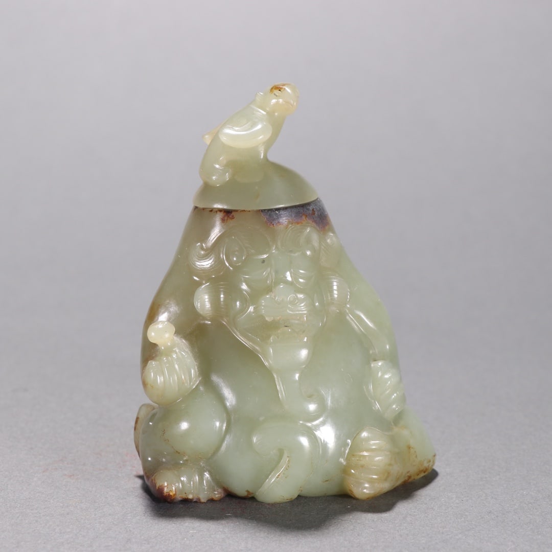 A Exquisite Hotan Jade Bear Ornament: A Exquisite Hotan Jade Bear Ornament,Han Dynasty, China,Size:3.5inx2.8in,Weight:245.5g 和田玉熊摆件,中国汉代
