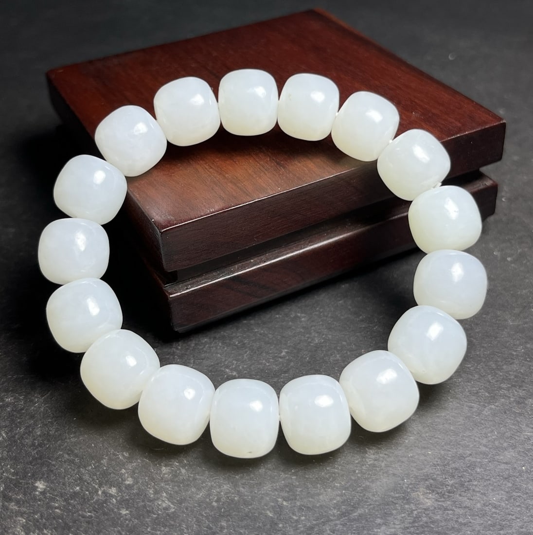 A Exquisite Hotan Jade Bracelets: A Exquisite Hotan Jade Bracelets,Qing Dynasty, China,Size:0.5inx0.5inx0.5in,Weight:61g 和田玉手链,中国清代