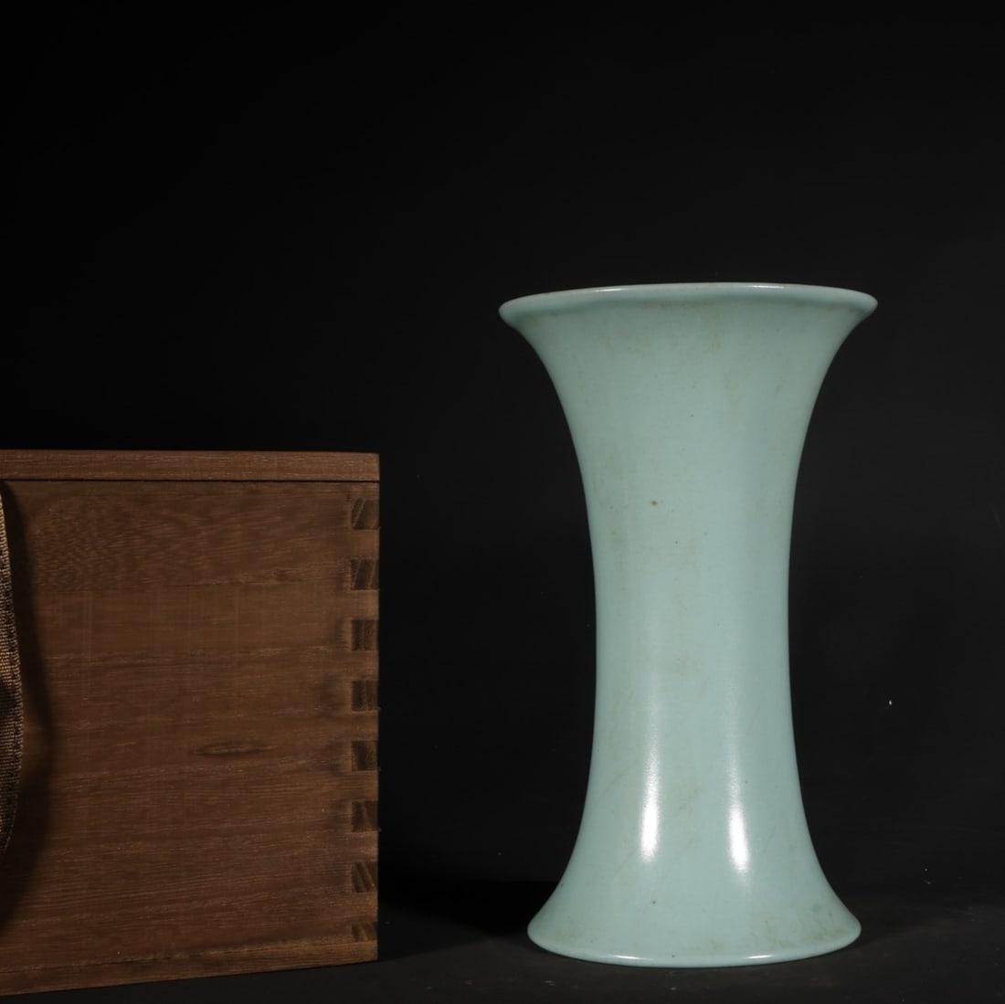 A Exquisite Ru Yao Sky Blue Glazed Vase: A Exquisite Ru Yao Sky Blue Glazed Vase,Song Dynasty, China,Size:8.1inx4.9in 汝窑天蓝釉瓶,中国宋代