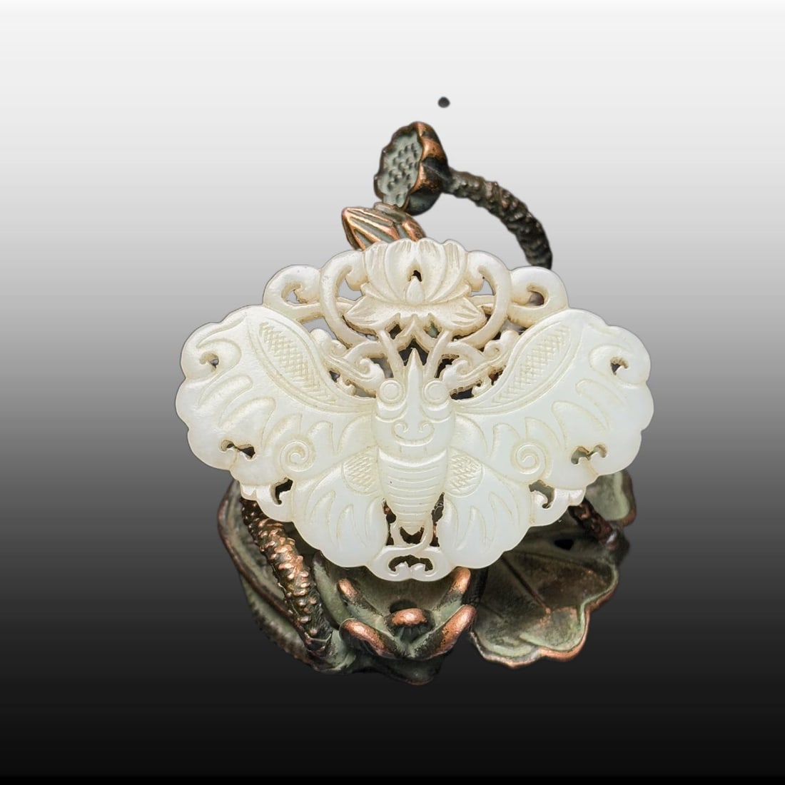 A Exquisite Hotan Jade Butterfly Jade Pendant: A Exquisite Hotan Jade Butterfly Jade Pendant,Qing Dynasty, China,Size:2inx1.5inx0.2in,Weight:18g 和田玉蝴蝶玉佩,中国清代