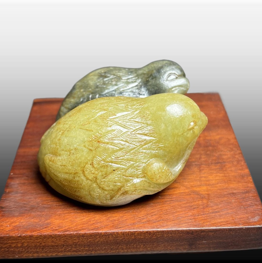 A Exquisite Hotan Jade Bird Handheld Carving: A Exquisite Hotan Jade Bird Handheld Carving,Qing Dynasty, China,Size:2.2inx1.2inx2in,Weight:129g 和田玉鸟手把件,中国清代