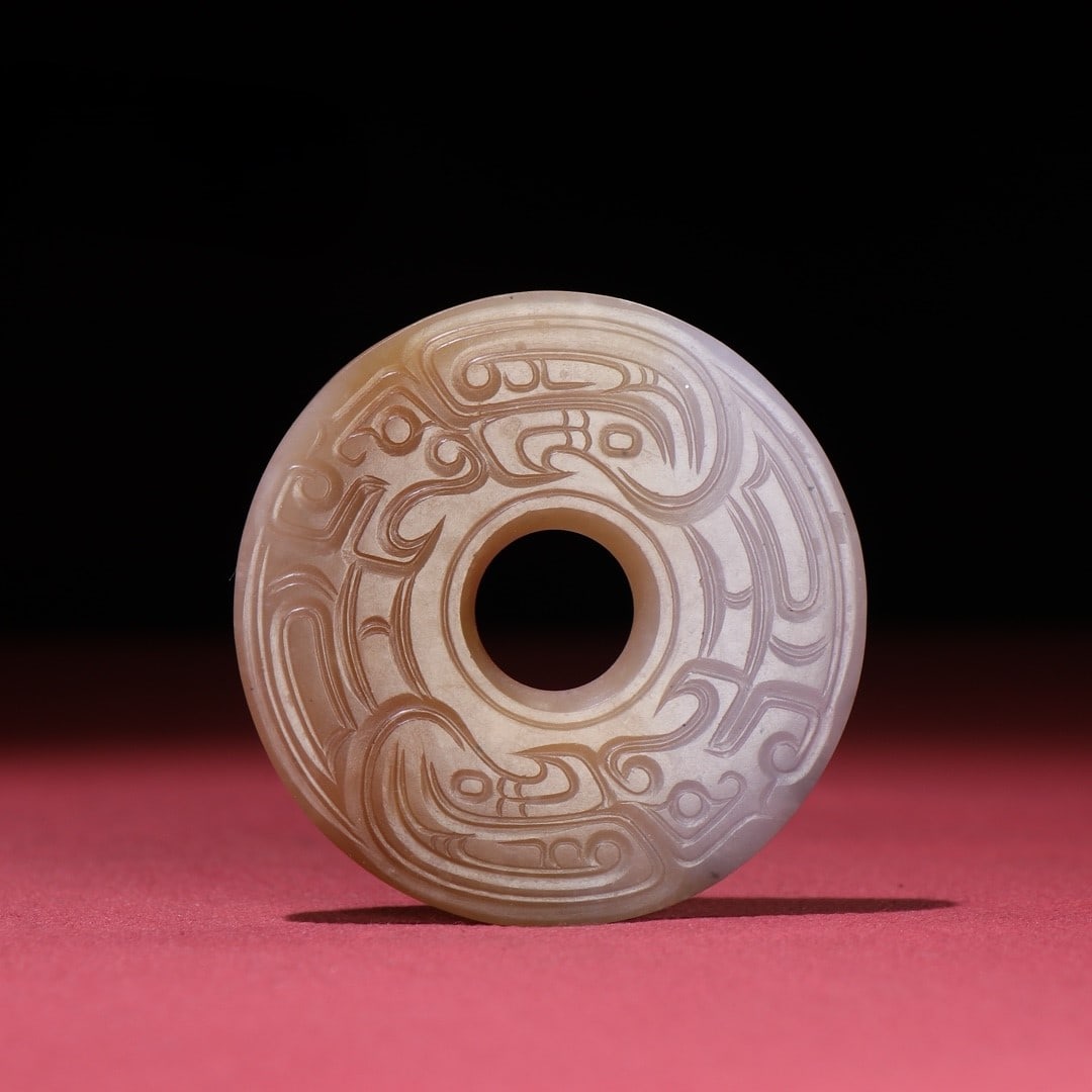 A Exquisite Hetian White Jade Dragon Pattern Jade Bi: A Exquisite Hetian White Jade Dragon Pattern Jade Bi,Han Dynasty, China,Size:2.5inx0.2in,Weight:40g 和田白玉龙纹玉璧,中国汉代