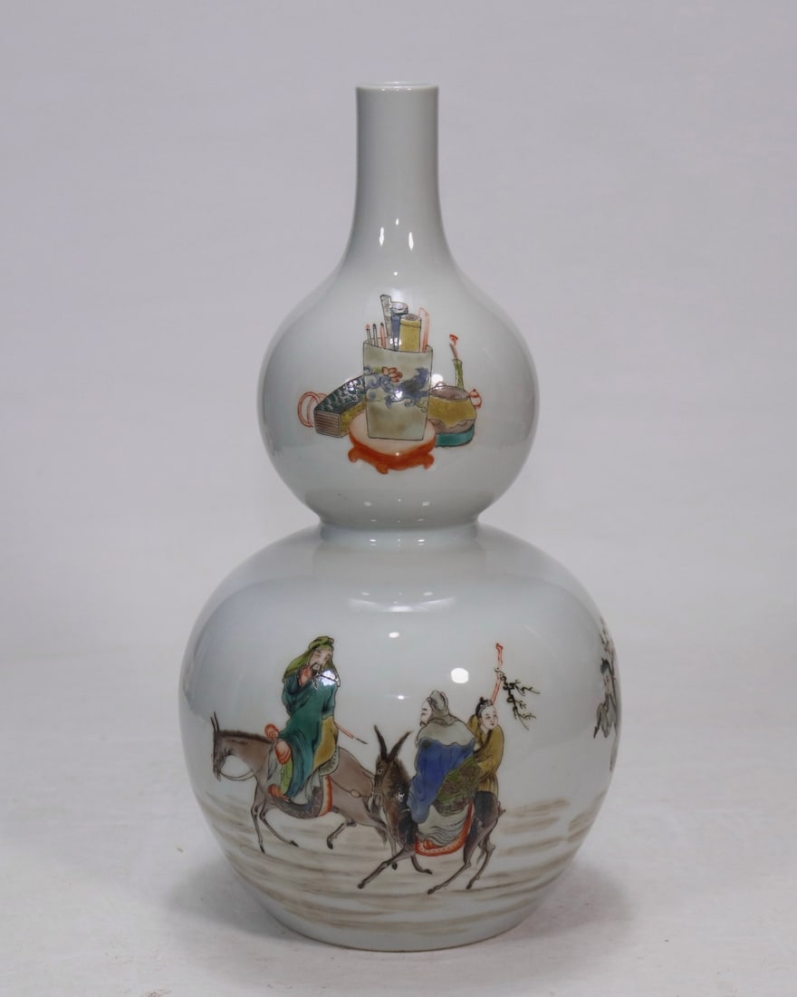 A Exquisite Wucai Character and Story Pattern Gourd Vase: A Exquisite Wucai Character and Story Pattern Gourd Vase,Qing Dynasty, China,Yongzheng Six-character Mark,Size:13in