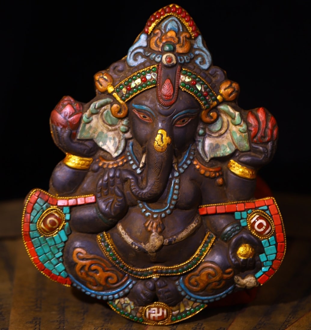 A Exquisite Coppery Painted Color Inlaid Dzi Bead Gems Elephant Ornament: A Exquisite Coppery Painted Color Inlaid Dzi Bead Gems Elephant Ornament,Qing Dynasty, China,Size:7.9inx6.7in,Weight:1600g