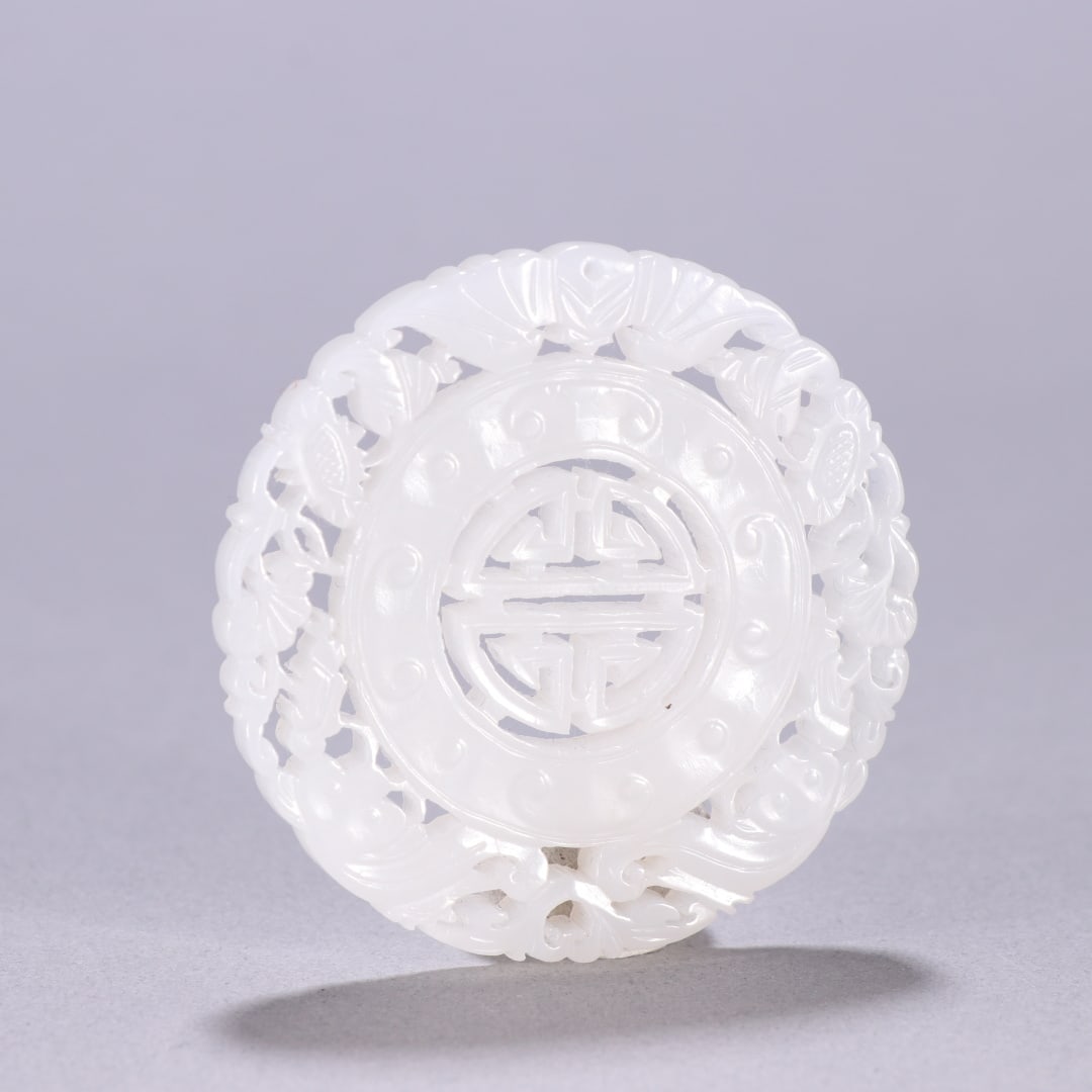 A Exquisite Hotan Jade Brand: A Exquisite Hotan Jade Brand,Qing Dynasty, China,Size:2.2in,Weight:30g 和田玉玉牌,中国清代